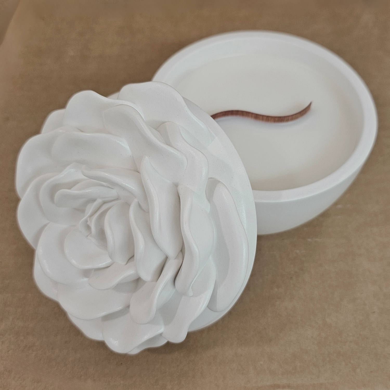 Flower Candle - White/Lemongrass, Ginger