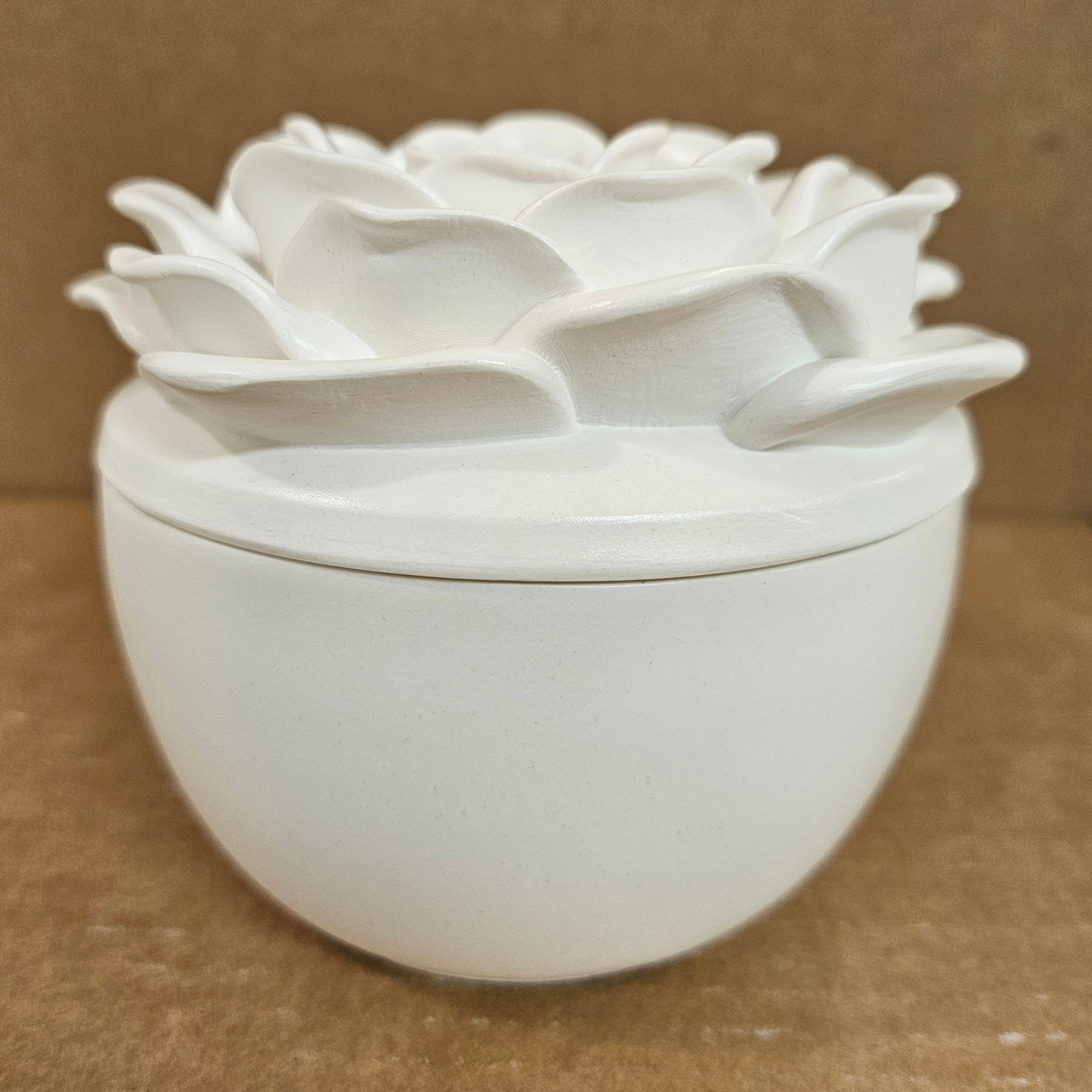 Flower Candle - White/Lemongrass, Ginger