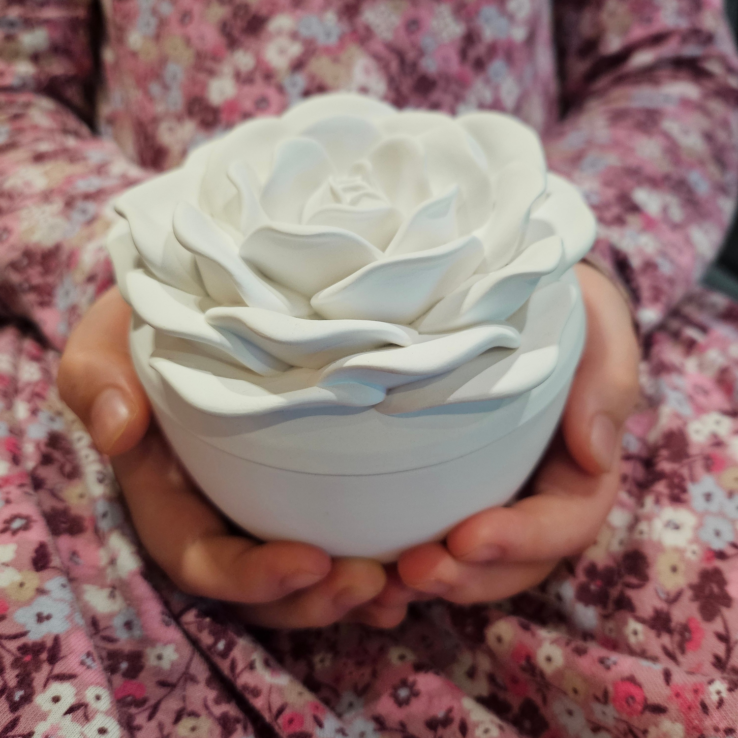 Flower Candle - White/Lemongrass, Ginger