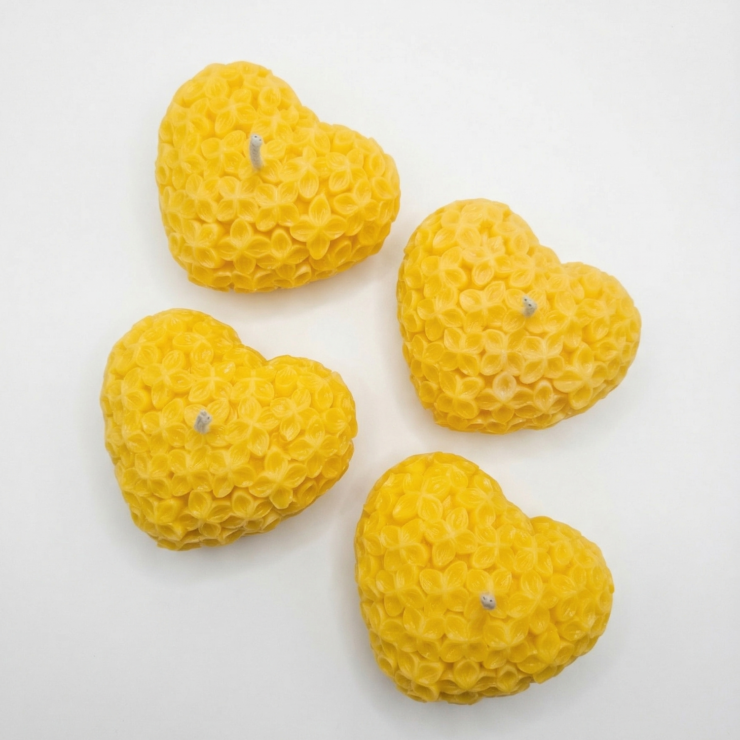Decorative candle Blooming Heart - White / Coconut
