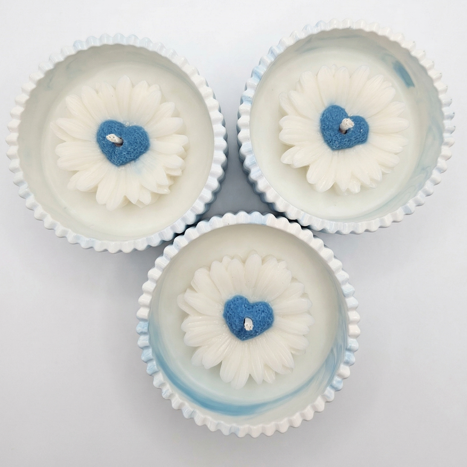 Daisy Candle in the Clouds - White / Blue / Mango, Lime