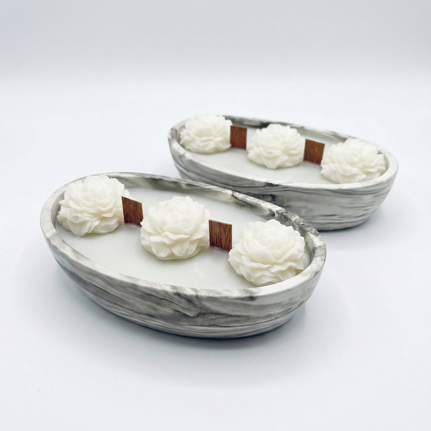 Smoky Marble Candle - White / Gray / Cedar, Black Amber