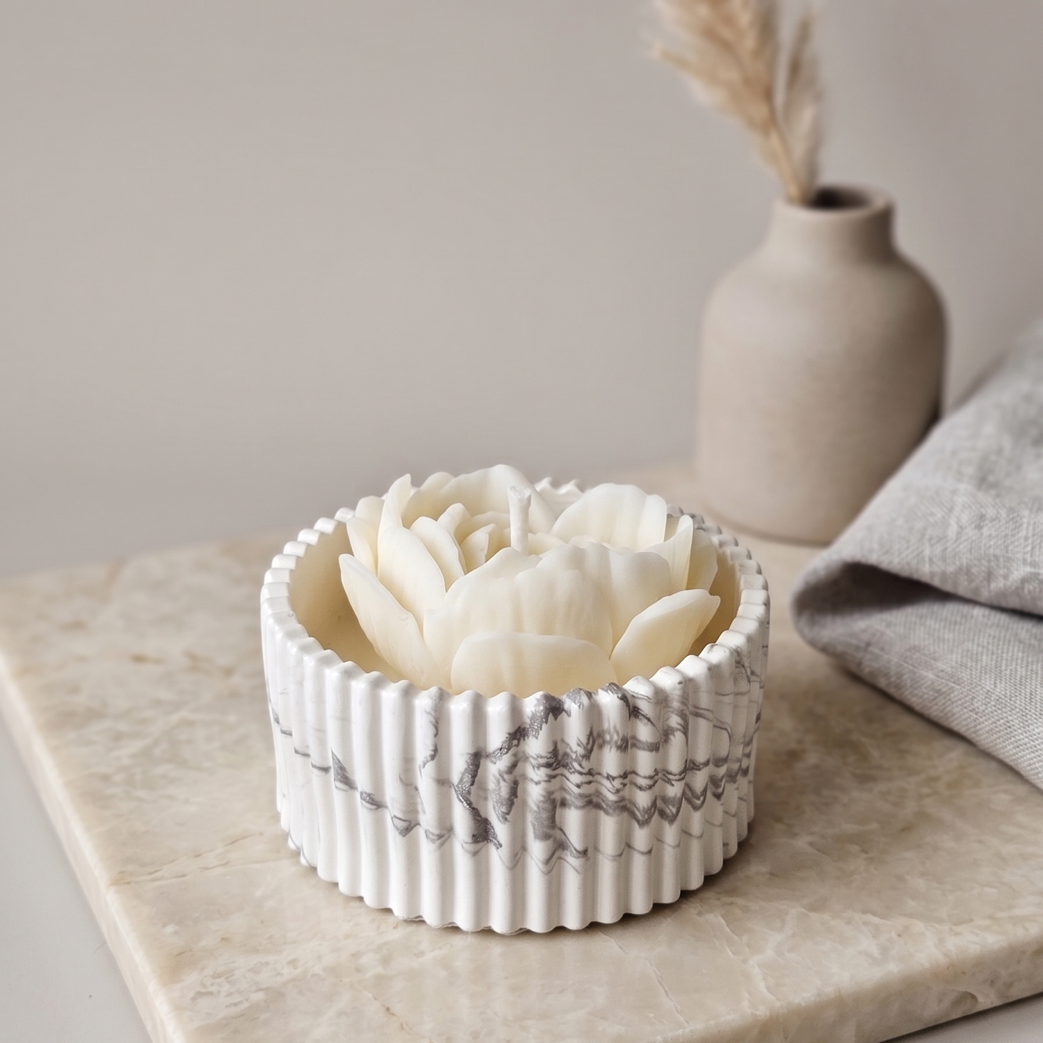 Carrara Candle - Peony / White / Silver / Lime, Mango