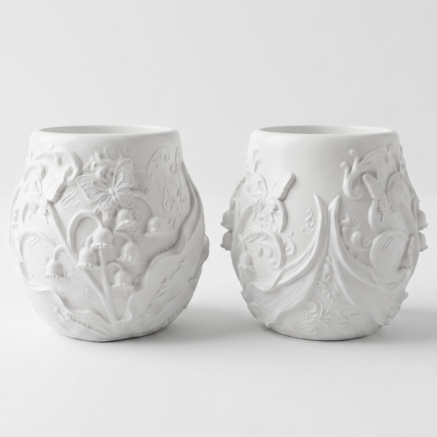 Convallaria Candle - White / Hazelnut, Chocolate