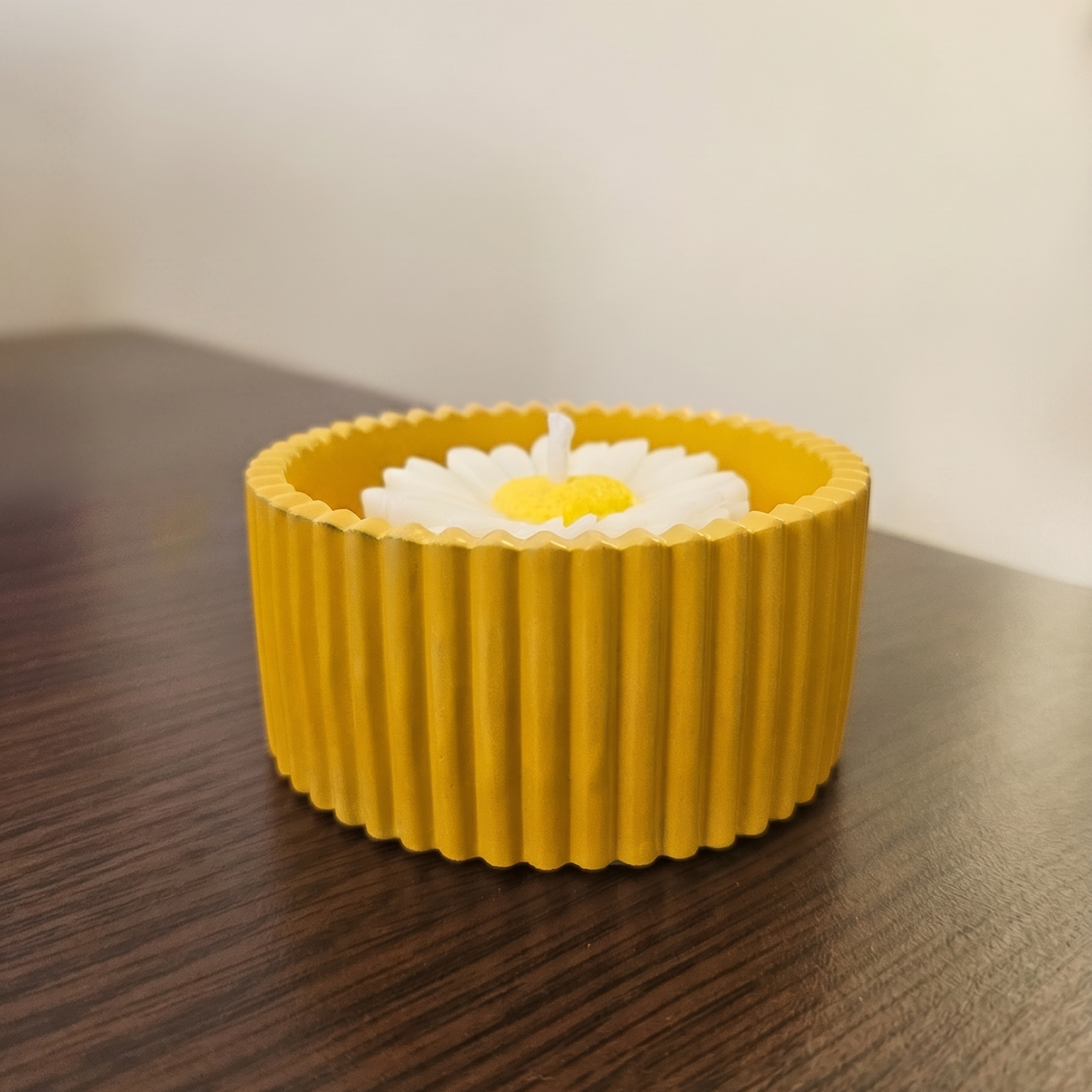 Margaréta Candle - Yellow / Apricot, Vanilla