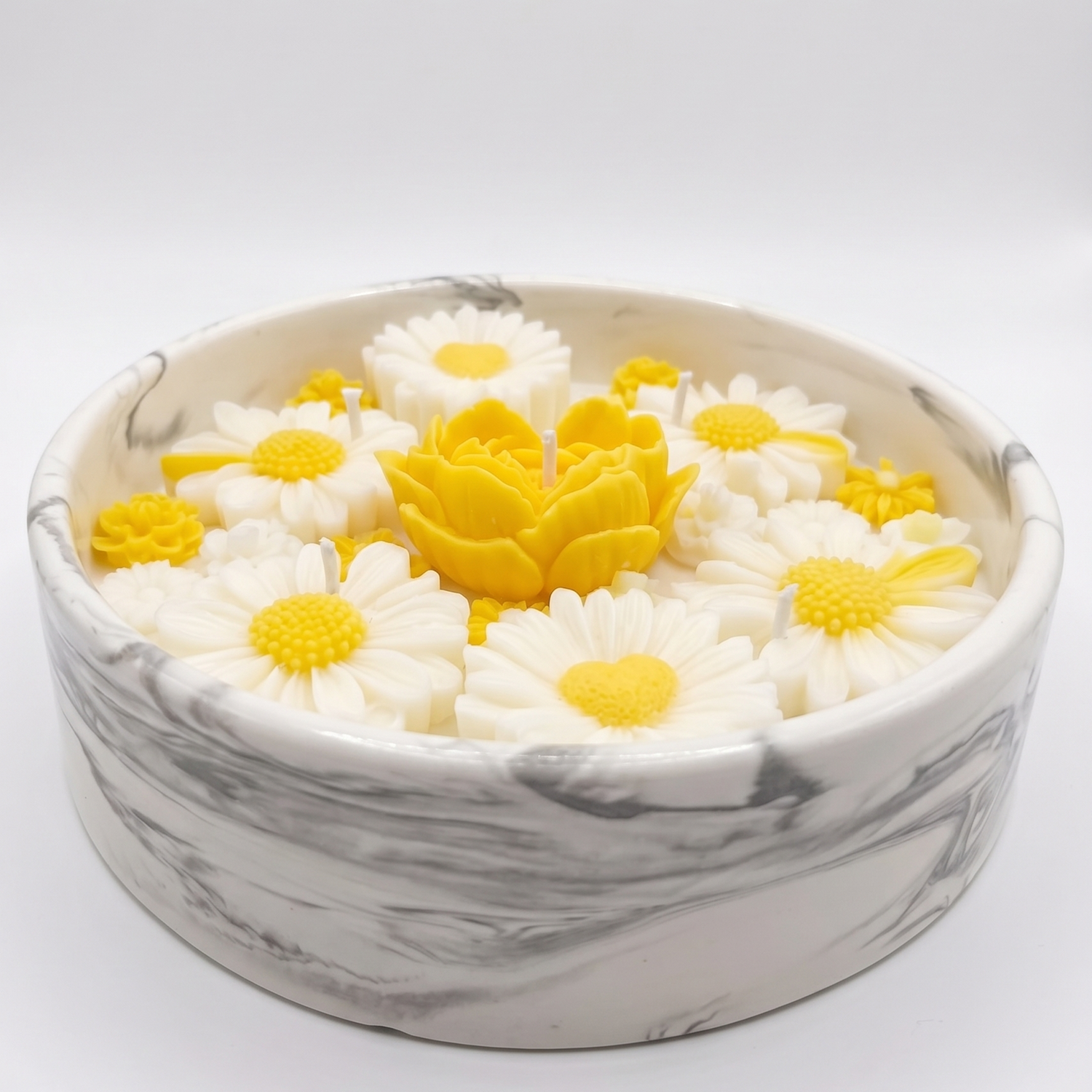 Meadow Breeze Candle - White / Silver / Yellow / Cotton