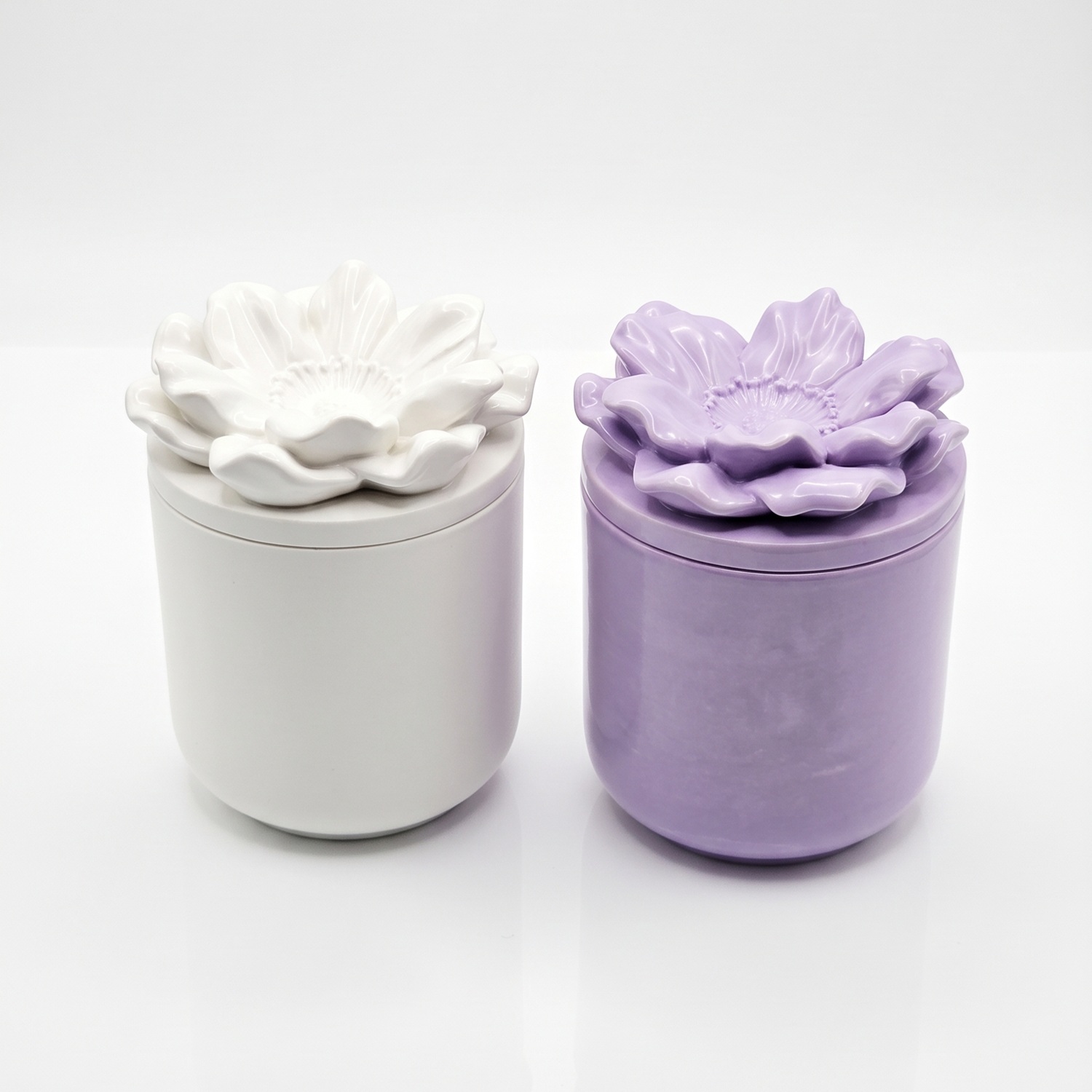 Lota Candle - White / Apple Strudel