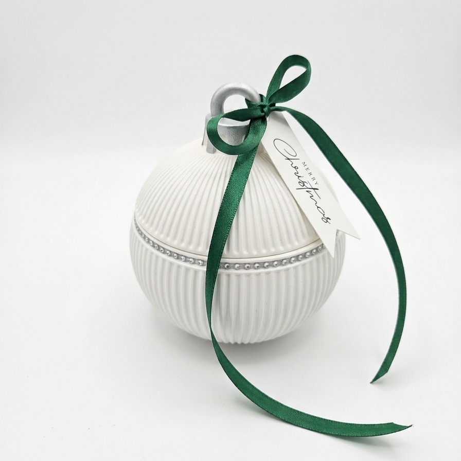 Christmas Bauble Elegance Candle - White / Gold / Winter Magic