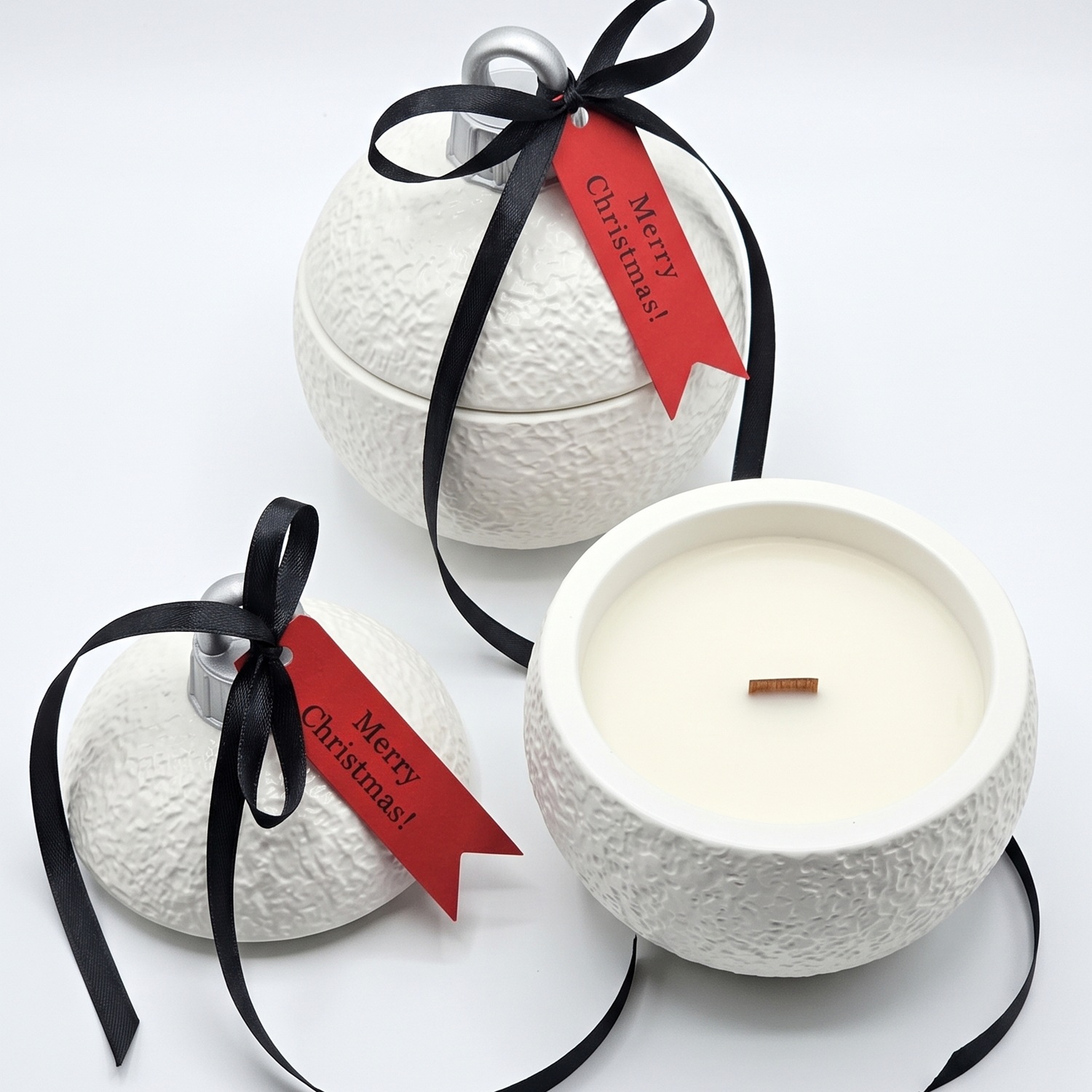 Christmas Bauble Classic Candle - White / Silver / Winter Magic