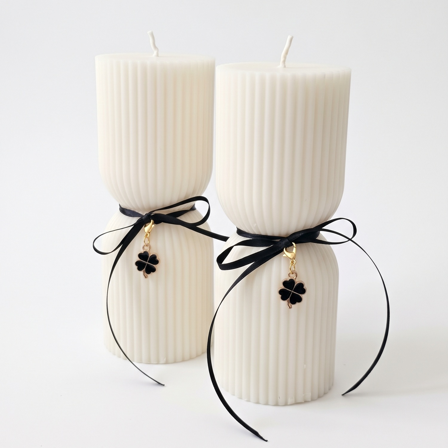 Silhouette Candle - White / Icelandic Coconut