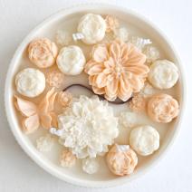 Flower Queen Candle - White / Orange-pink / Vanilla, Icelandic Coconut